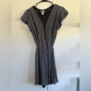 SOLD! H&M women’s black & grey dress! Size 6